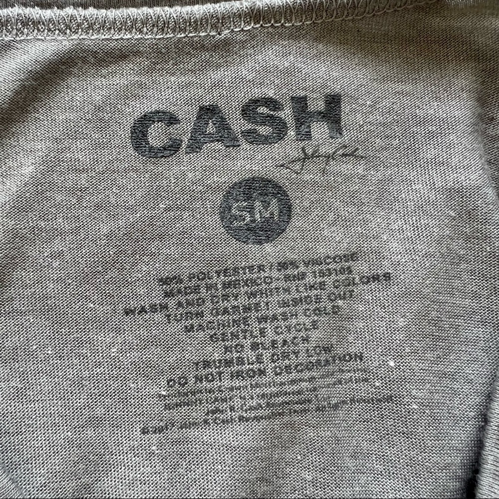 Johnny Cash Gray Short Sleeve Guitar Graphic T Shirt - Picture 3 of 3